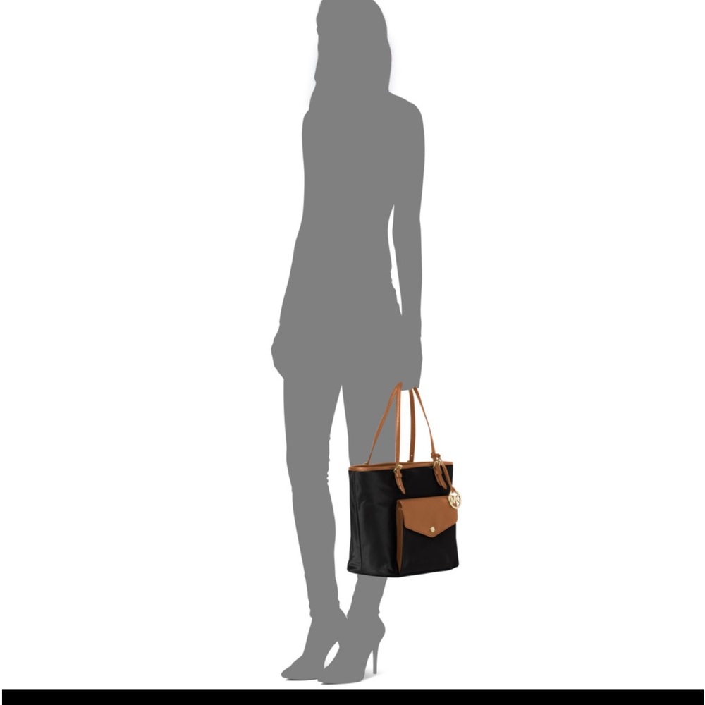 Authentic Michael Kors Jet Setter Multifunction P… - image 1